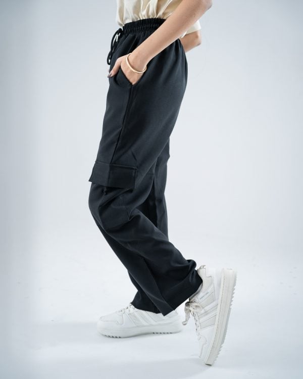 Women's Baggy Fit Cargo Pants in Black