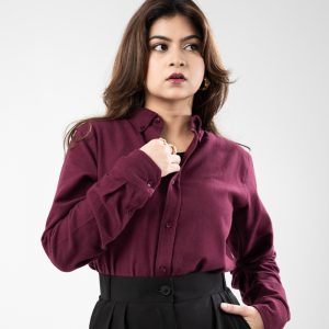 Women’s Long Sleeve Button-Down Twill Shirt in Maroon - Medium