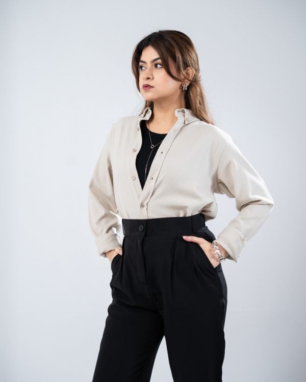 Women’s Long Sleeve Button-Down Herringbone Patterned Shirt in Light Cream