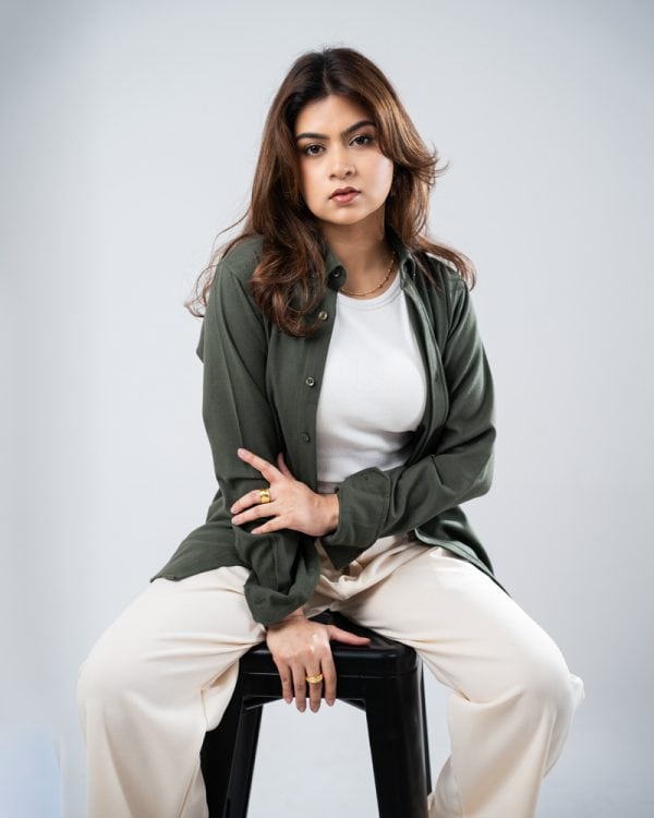 Women’s Long Sleeve Button-Down Herringbone Patterned Shirt in Hunter Green
