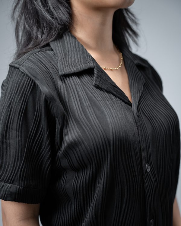 Women's Wavy Patterned Half Sleeve Cuban in Black - Image 3