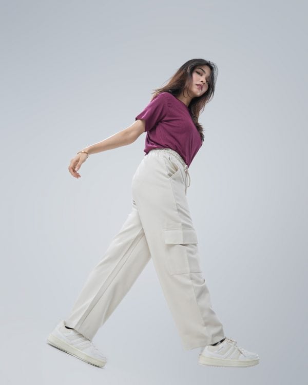 Women's Twill Patterned Baggy Fit Cargo Pants in Off White - Image 9