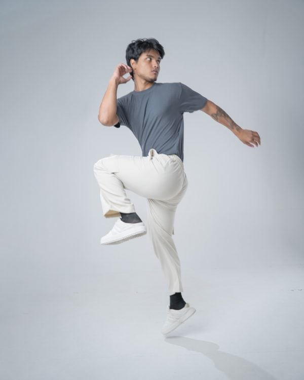 Men's Twill Patterned Baggy Fit Cargo Pants in Off White - Image 5