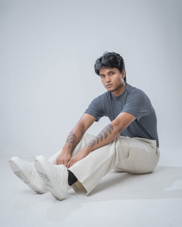 Men's Twill Patterned Baggy Fit Cargo Pants in Off White - Image 8