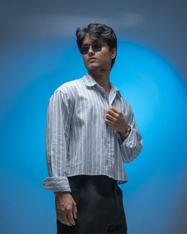 Men’s Oversized Cropped Shirt in White & Blue