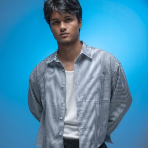 Men’s Oversized Cropped Shirt in White & Navy Blue