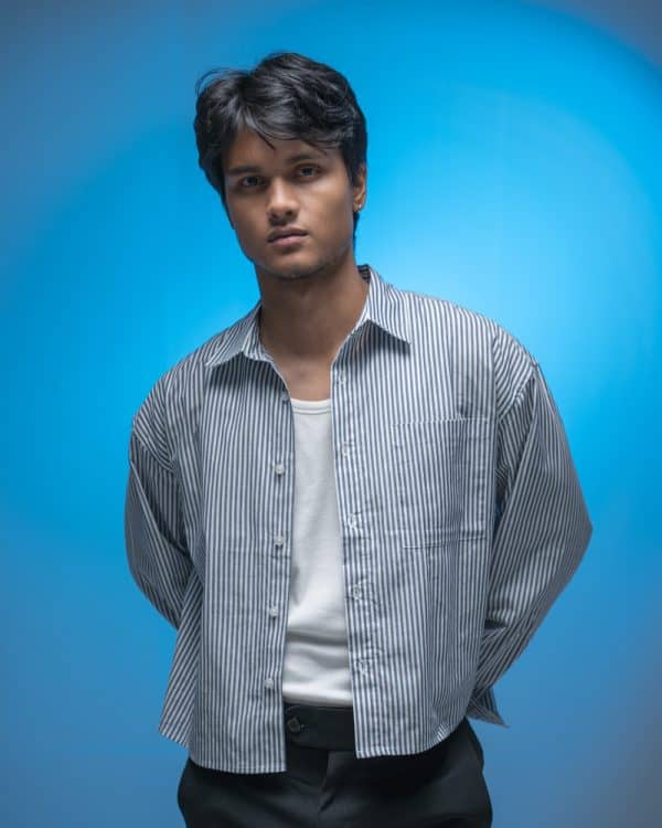 Men’s Oversized Cropped Shirt in White & Navy Blue