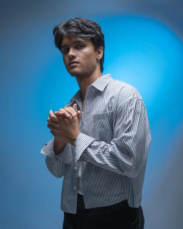 Men’s Oversized Cropped Shirt in White & Navy Blue - Image 7