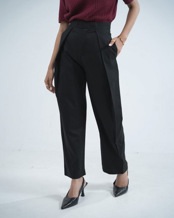 Women's High-Waisted Curve Pleated Formal Pants in Black - Image 4