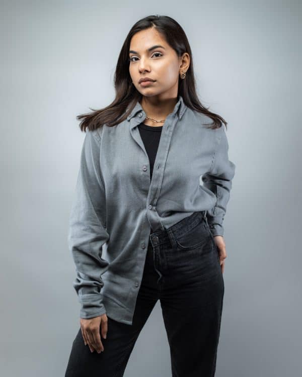 Women’s Long Sleeve Button-Down Herringbone Patterned Shirt in Light Grey
