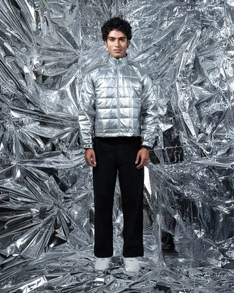 Cropped Puffer Jacket in Silver - Image 4
