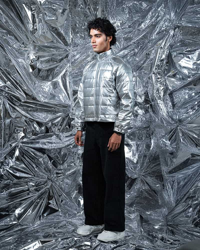 Cropped Puffer Jacket in Silver - Image 6
