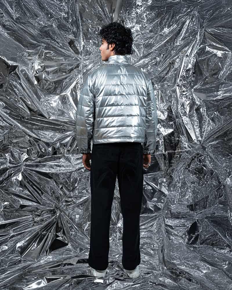 Cropped Puffer Jacket in Silver - Image 8